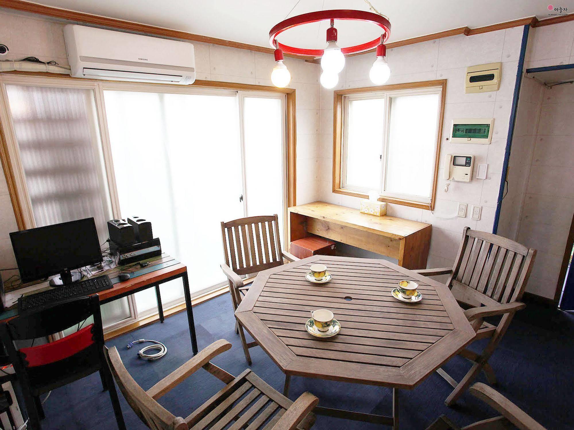 W Mini Hotel Dongdaemoon Szöul Kültér fotó